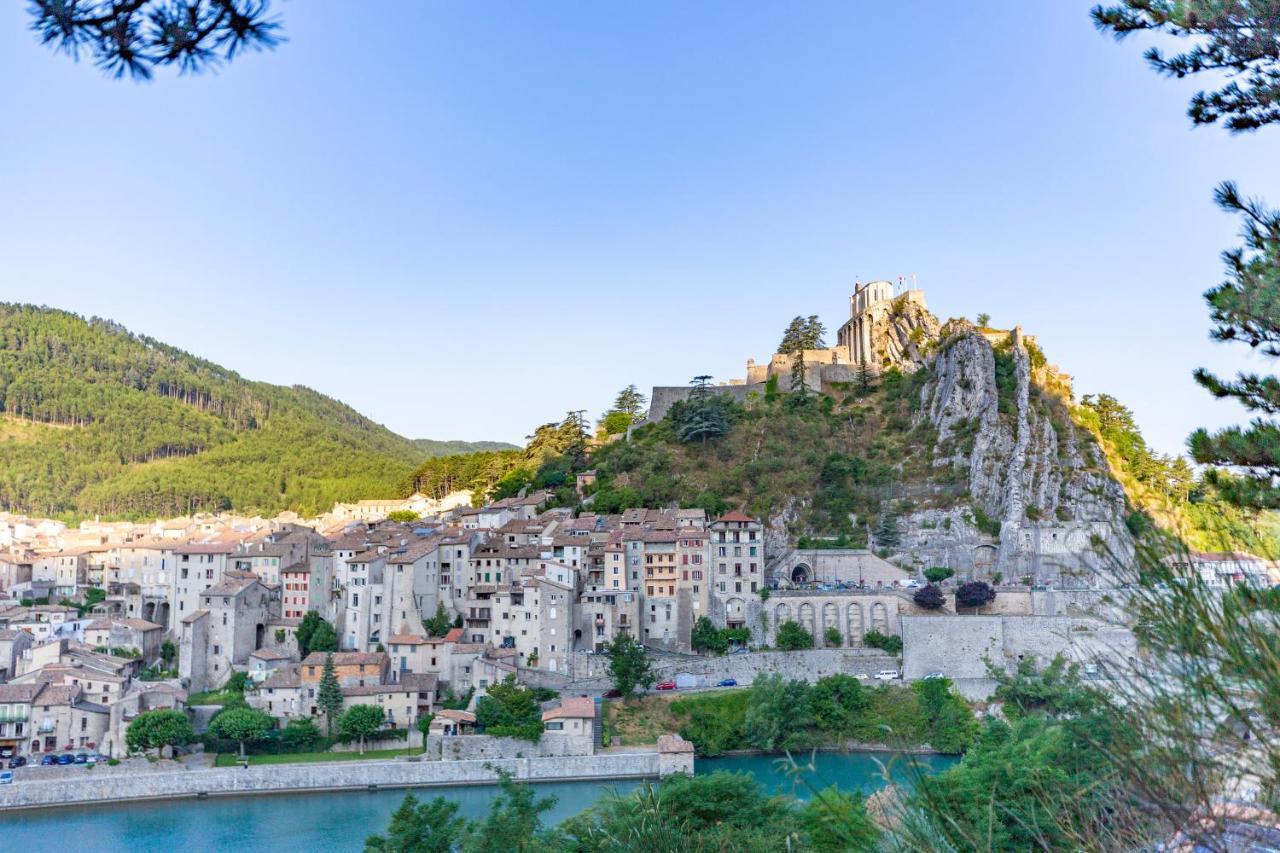 Camping Sites et Paysages Les Prés Hauts Sisteron Exterior foto