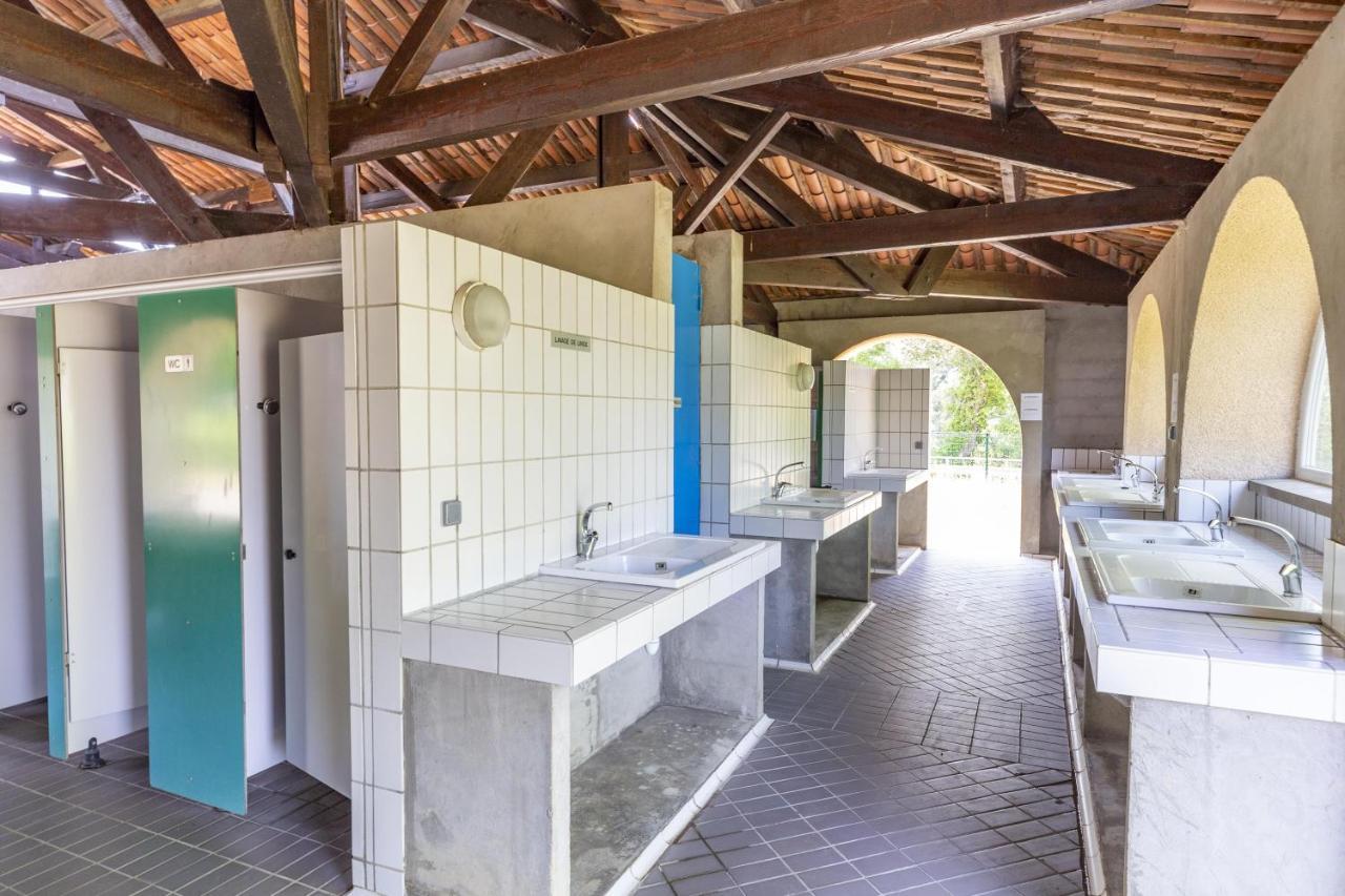Camping Sites et Paysages Les Prés Hauts Sisteron Exterior foto