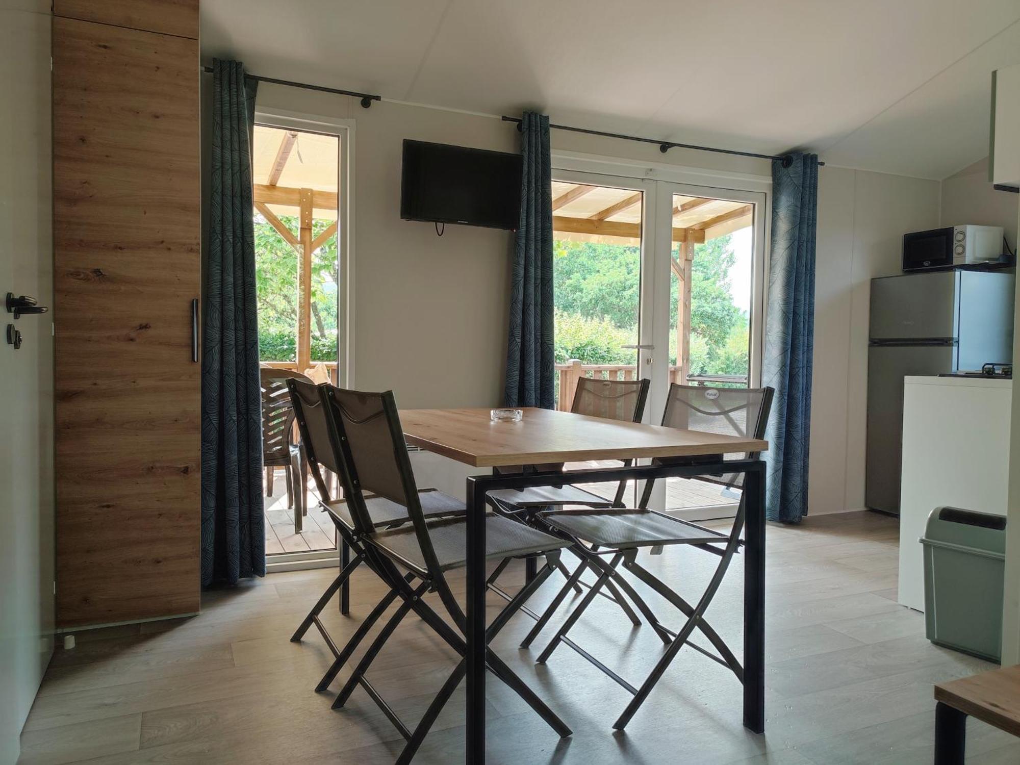 Camping Sites et Paysages Les Prés Hauts Sisteron Exterior foto