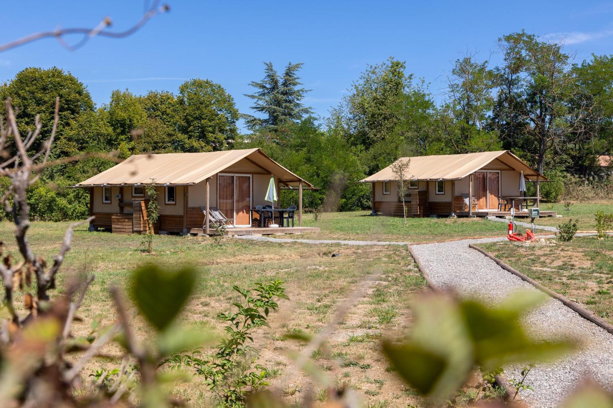 Camping Sites et Paysages Les Prés Hauts Sisteron Exterior foto