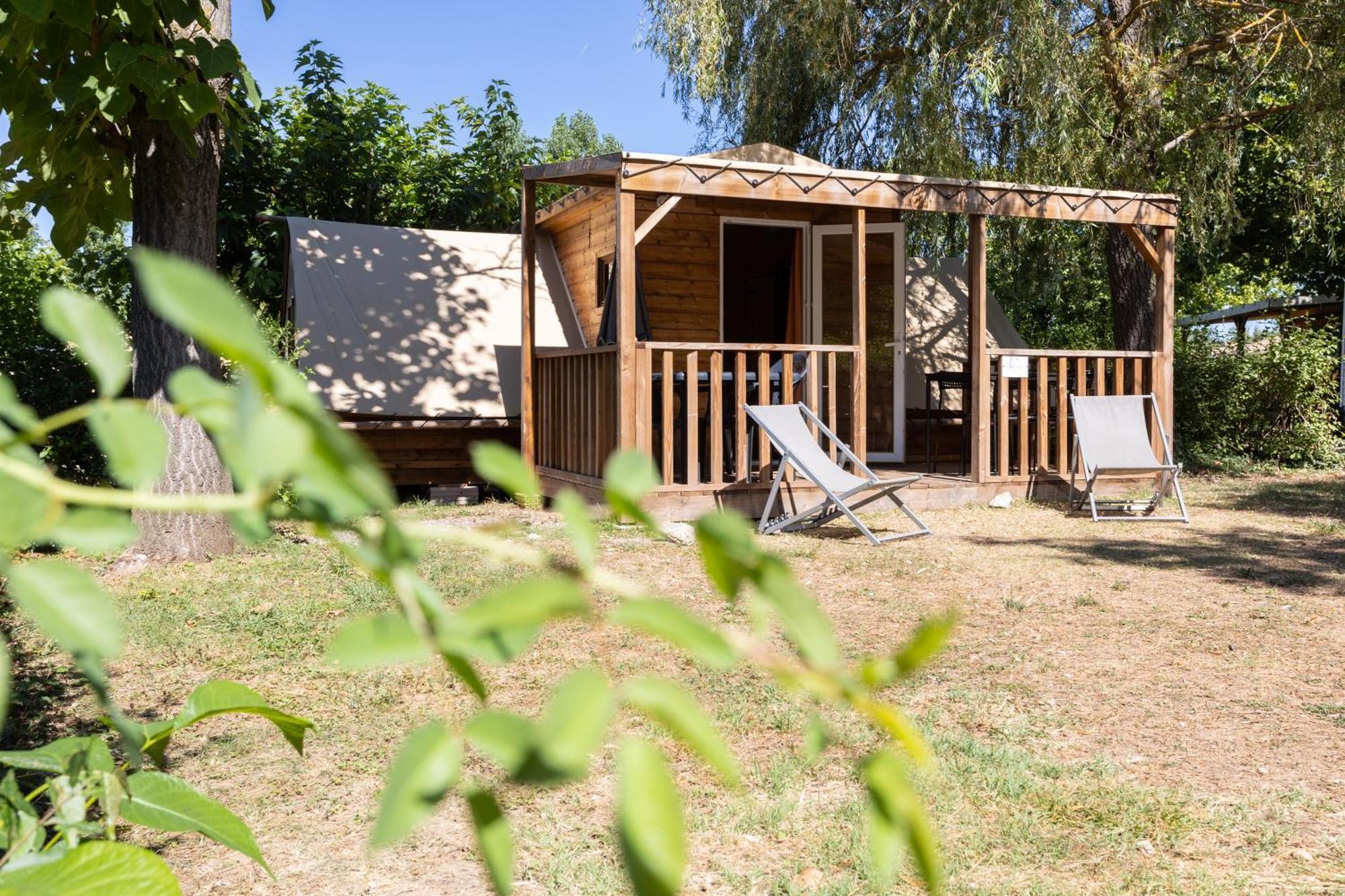 Camping Sites et Paysages Les Prés Hauts Sisteron Exterior foto